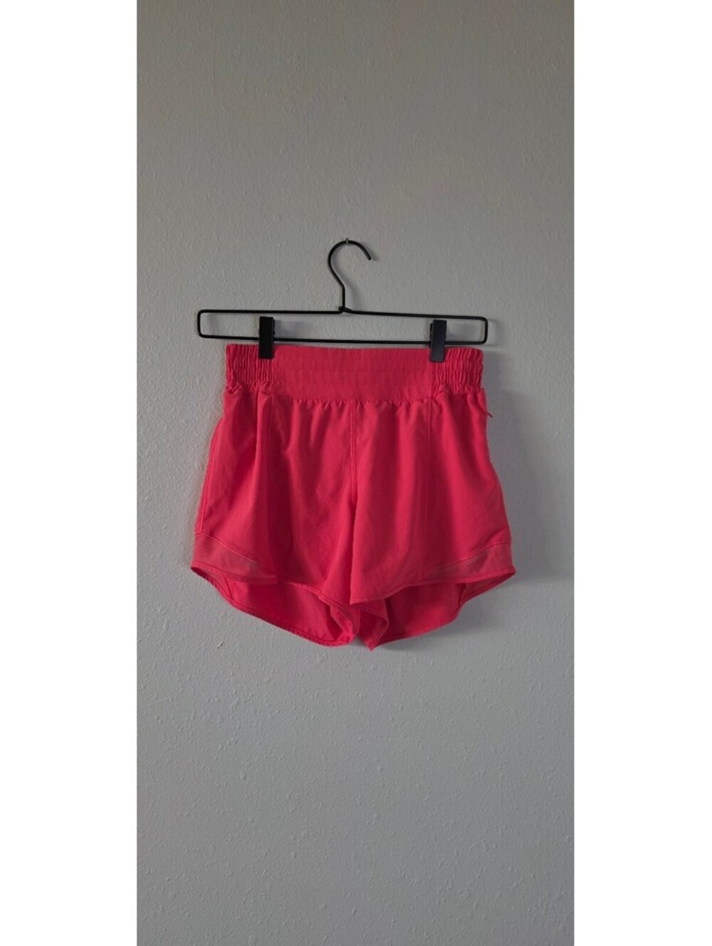 Lululemon Hotty Hot HR Shorts 4” Lined Bright Pink Women’s Size 6